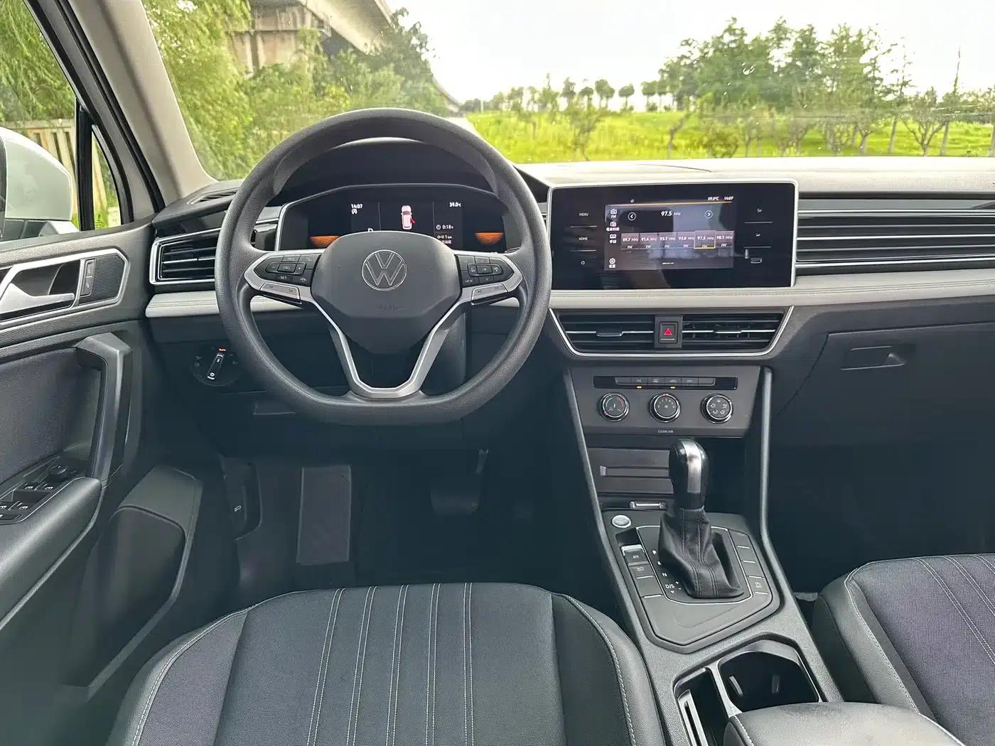 Tiguan L 2022 330TSI Automatic 2WD Comfort Edition — миниатюра 8