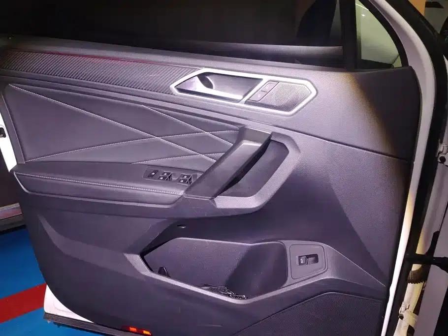 Tiguan L 2023 330TSI Automatic 2WD R-Line Premium Edition — миниатюра 7
