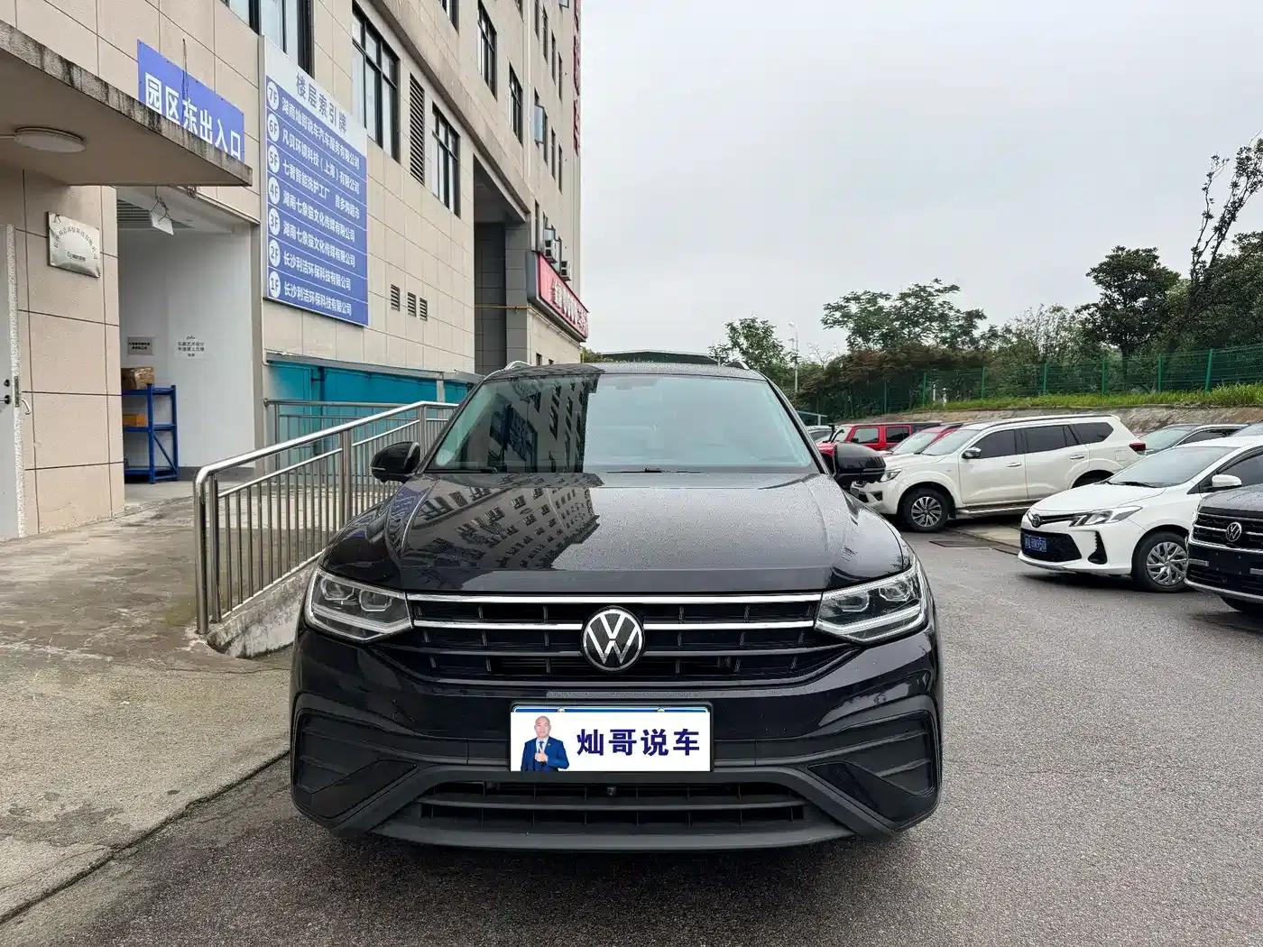 Tiguan L 2024 Outstanding Edition 300TSI Automatic 2WD Dragon Edition — миниатюра 2