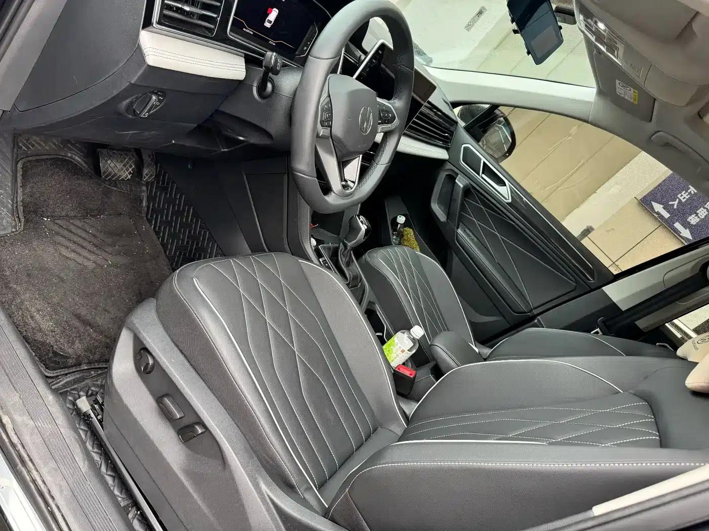 Tiguan L 2024 Outstanding Edition 300TSI Automatic 2WD Dragon Edition — миниатюра 7
