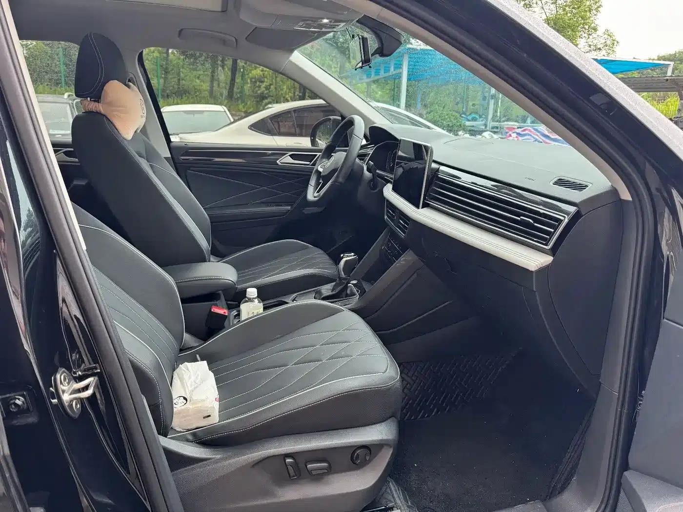 Tiguan L 2024 Outstanding Edition 300TSI Automatic 2WD Dragon Edition — миниатюра 9