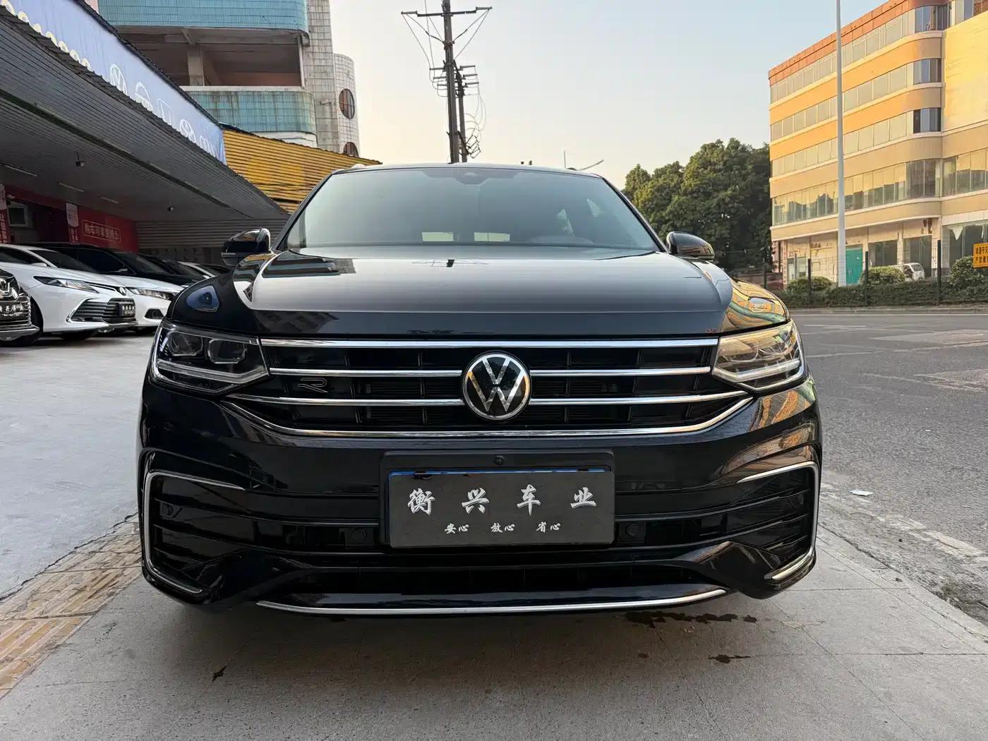 Tiguan L 2023 330TSI Automatic 2WD R-Line Premium Edition — миниатюра 2
