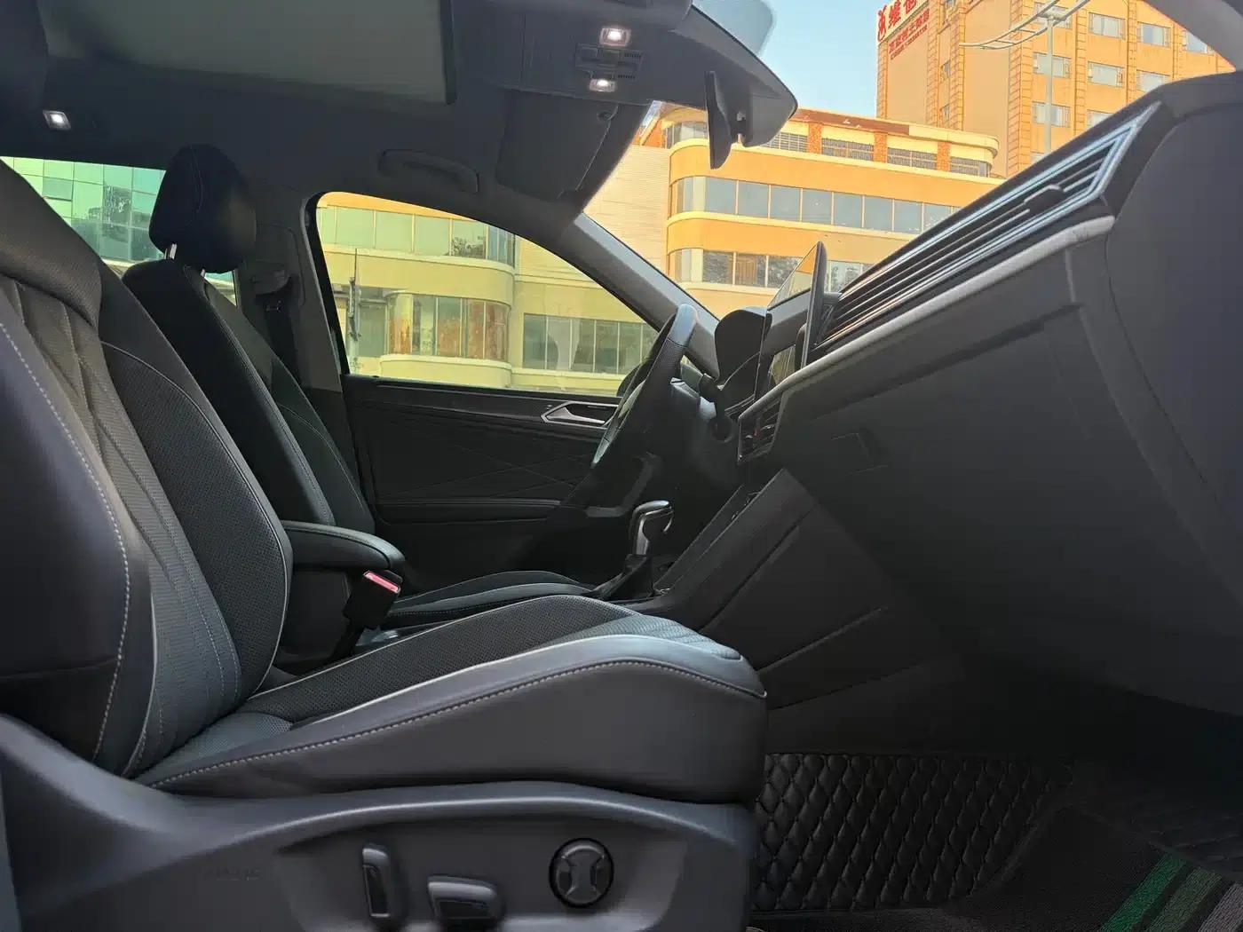Tiguan L 2023 330TSI Automatic 2WD R-Line Premium Edition — миниатюра 4