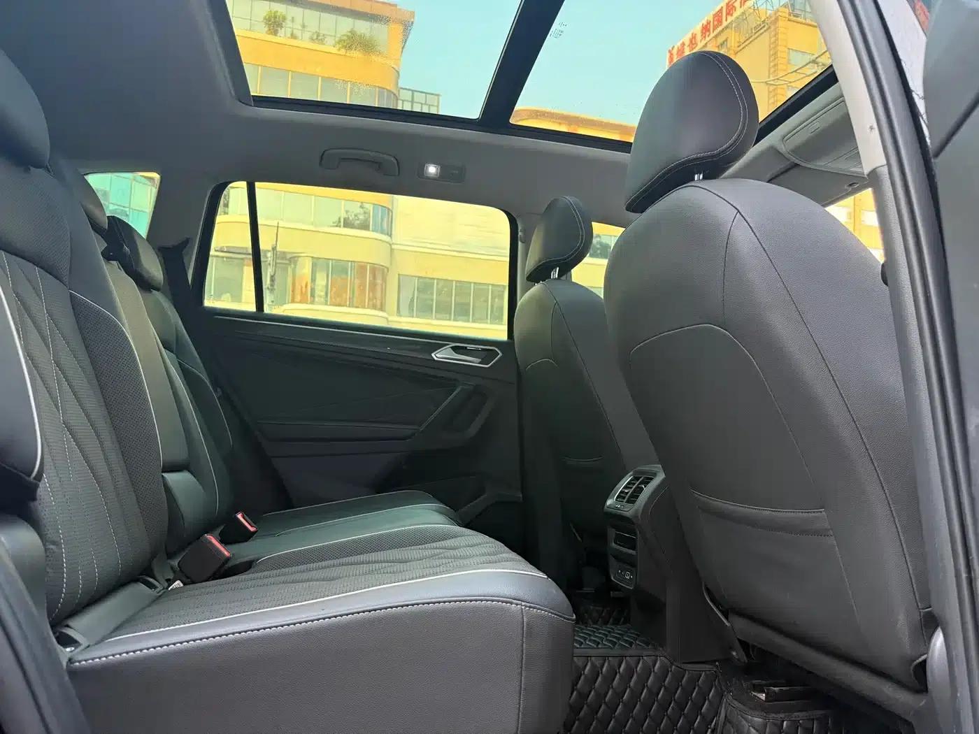 Tiguan L 2023 330TSI Automatic 2WD R-Line Premium Edition — миниатюра 5