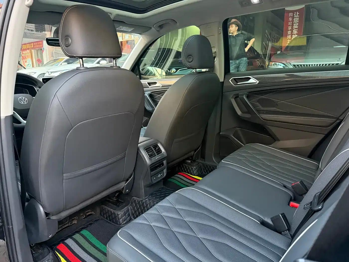 Tiguan L 2023 330TSI Automatic 2WD R-Line Premium Edition — миниатюра 6