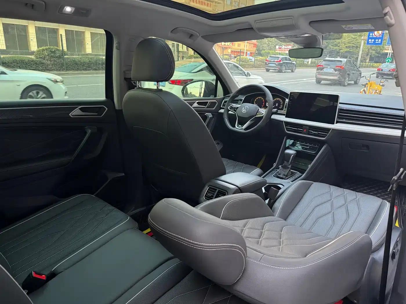 Tiguan L 2023 330TSI Automatic 2WD R-Line Premium Edition — миниатюра 7
