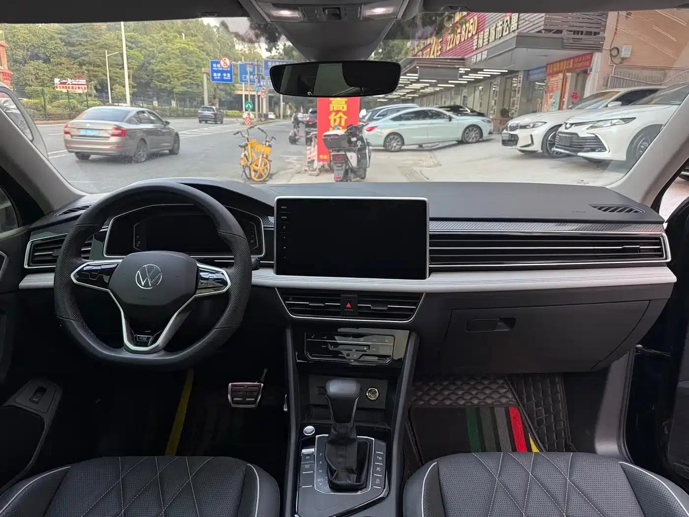Tiguan L 2023 330TSI Automatic 2WD R-Line Premium Edition — миниатюра 8