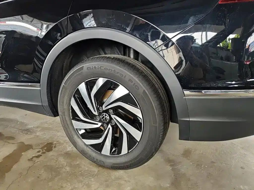 Tiguan L 2025 Outstanding Edition 300TSI Automatic 2WD Dragon Edition — миниатюра 11