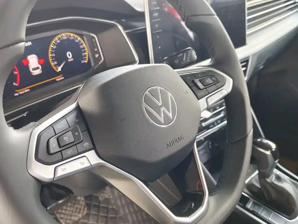 Tiguan L 2025 Outstanding Edition 300TSI Automatic 2WD Dragon Edition — миниатюра 13