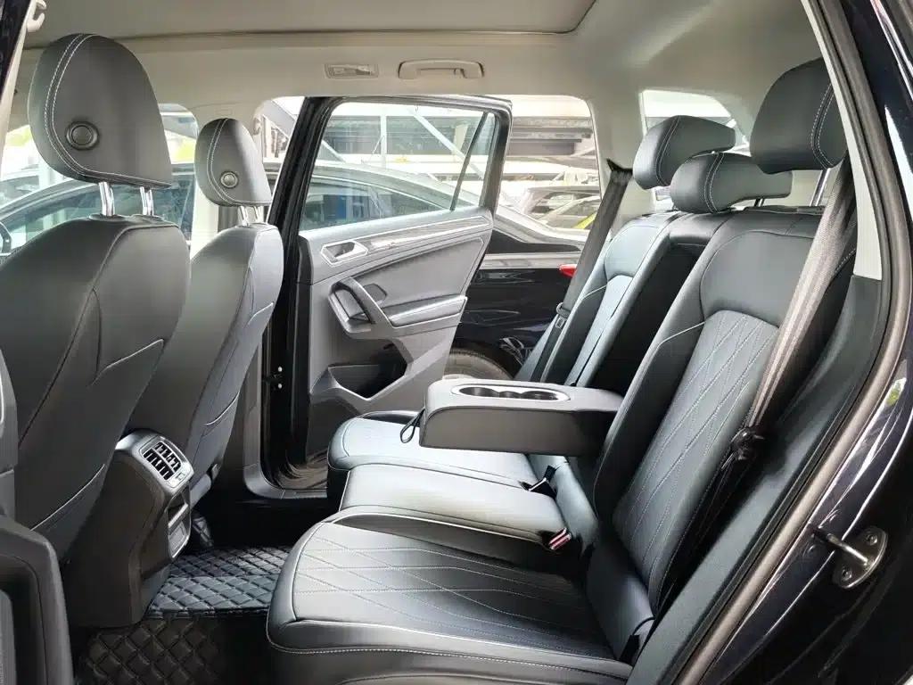 Tiguan L 2025 Outstanding Edition 300TSI Automatic 2WD Dragon Edition — миниатюра 17