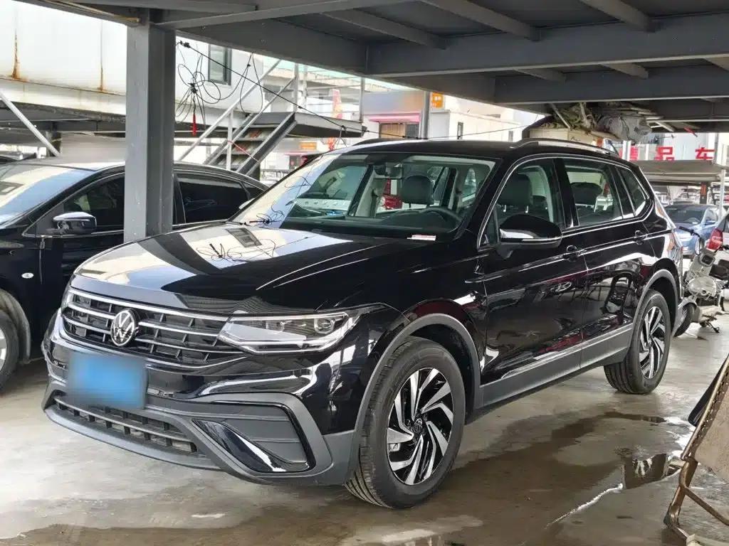 Tiguan L 2025 Outstanding Edition 300TSI Automatic 2WD Dragon Edition — миниатюра 3