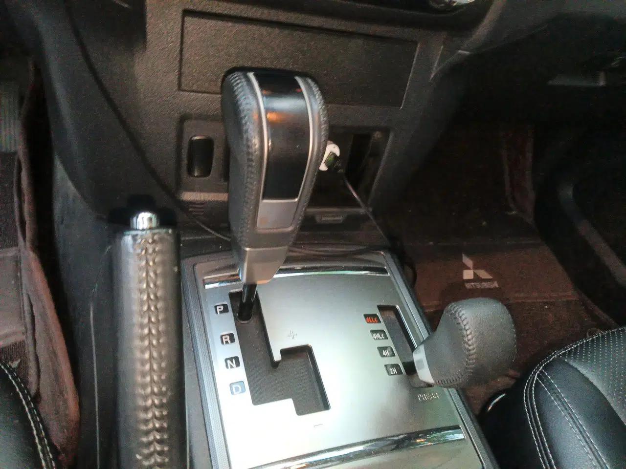 Mitsubishi Pajero 2016 3.0L Automatic Luxury Edition China IV — миниатюра 14
