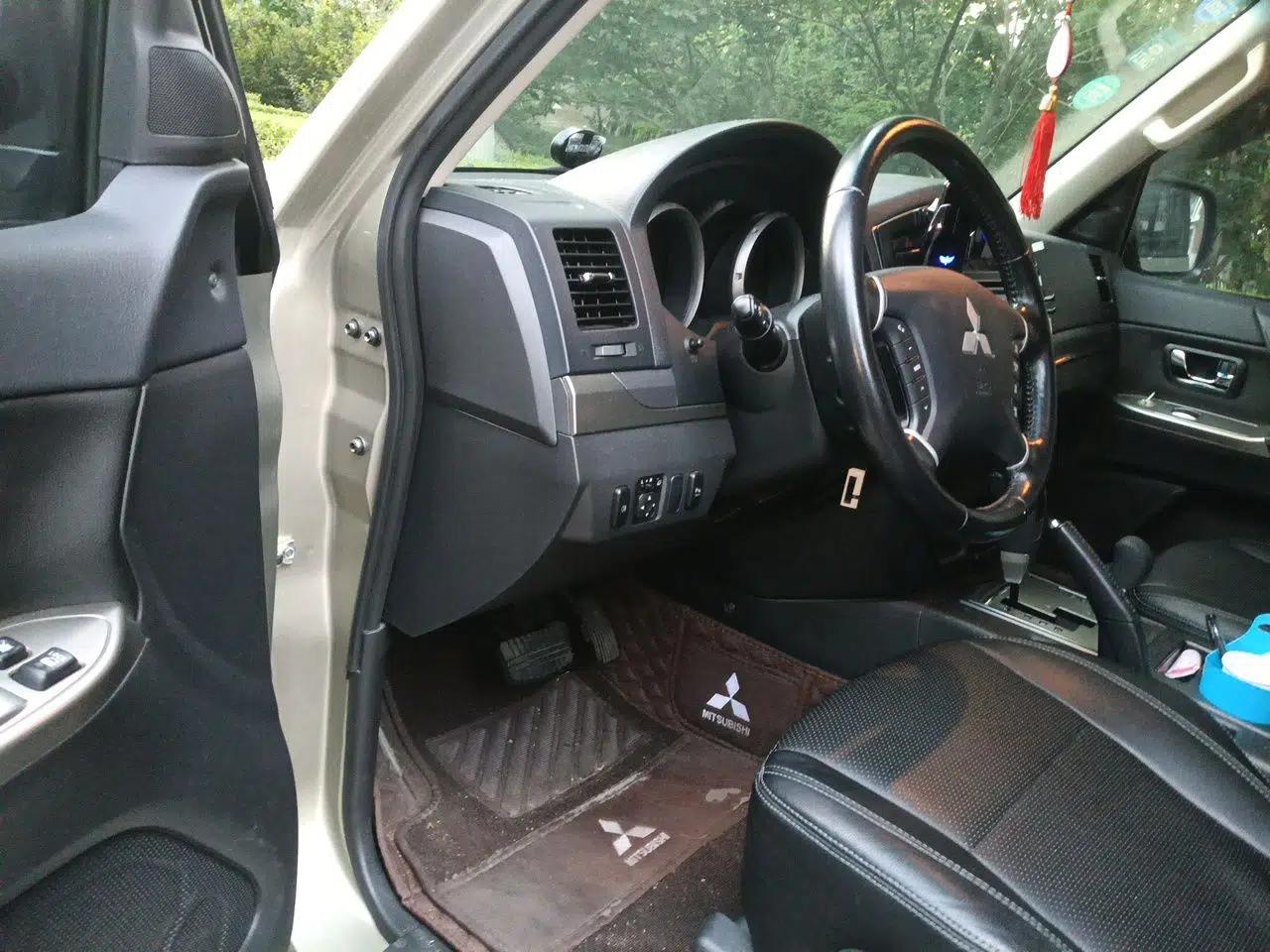 Mitsubishi Pajero 2016 3.0L Automatic Luxury Edition China IV — миниатюра 16