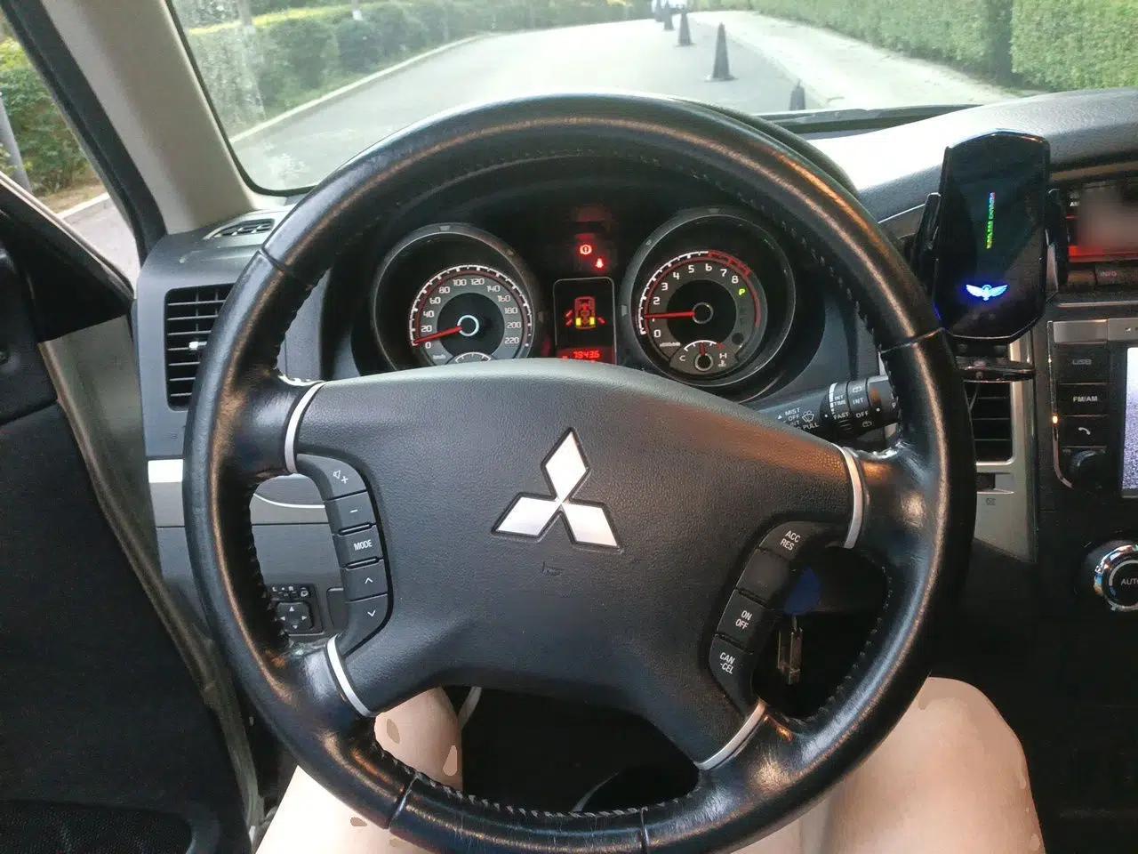 Mitsubishi Pajero 2016 3.0L Automatic Luxury Edition China IV — миниатюра 10