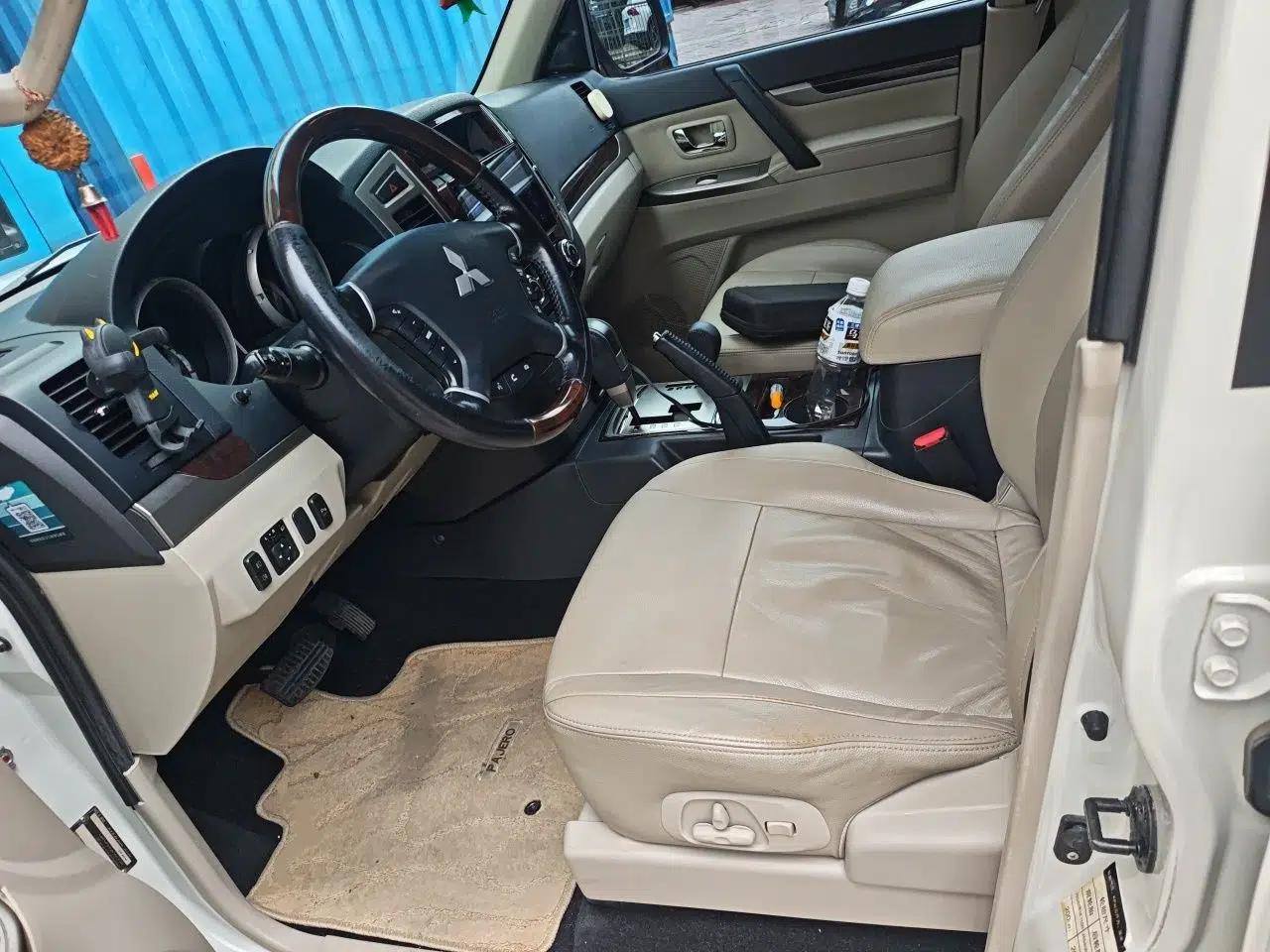 Mitsubishi Pajero 2018 Mitsubishi Pajero, 7 seats, automatic transmission, sunroof, gasoline-powered — миниатюра 15