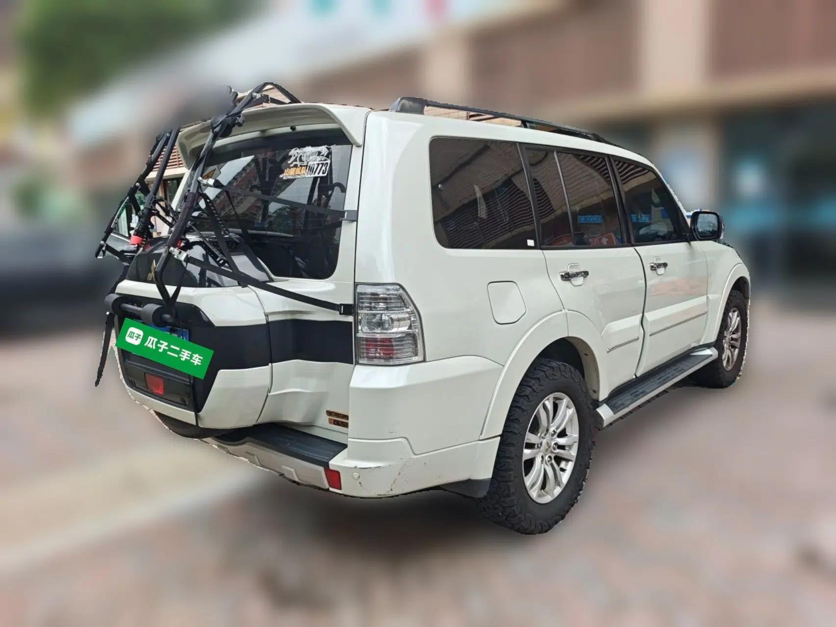 Mitsubishi Pajero 2018 Mitsubishi Pajero, 7 seats, automatic transmission, sunroof, gasoline-powered — миниатюра 6
