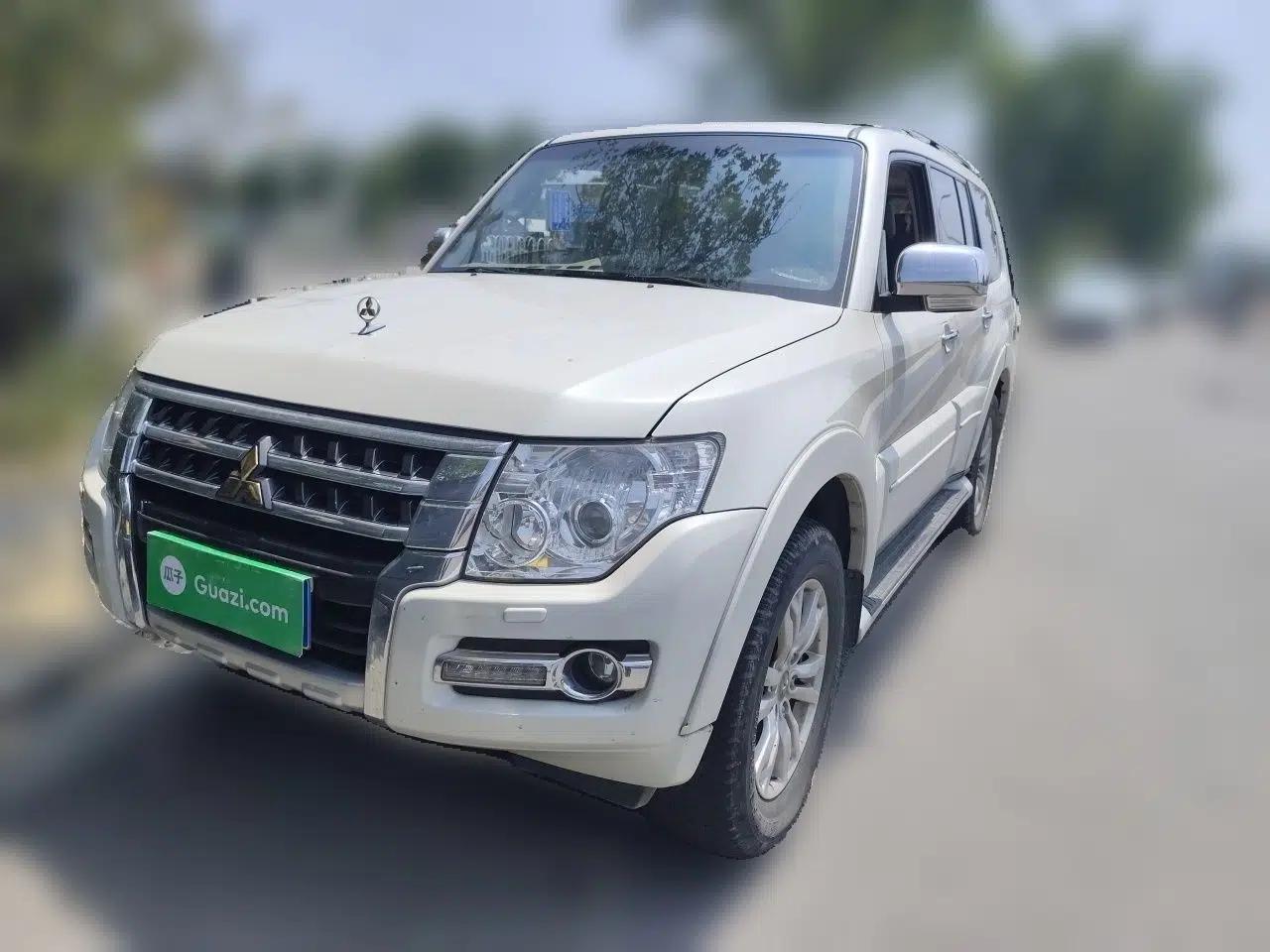 Mitsubishi Pajero 2018 Parallel Import, 3.8L Automatic, with Sunroof, 7-Seater — миниатюра 1