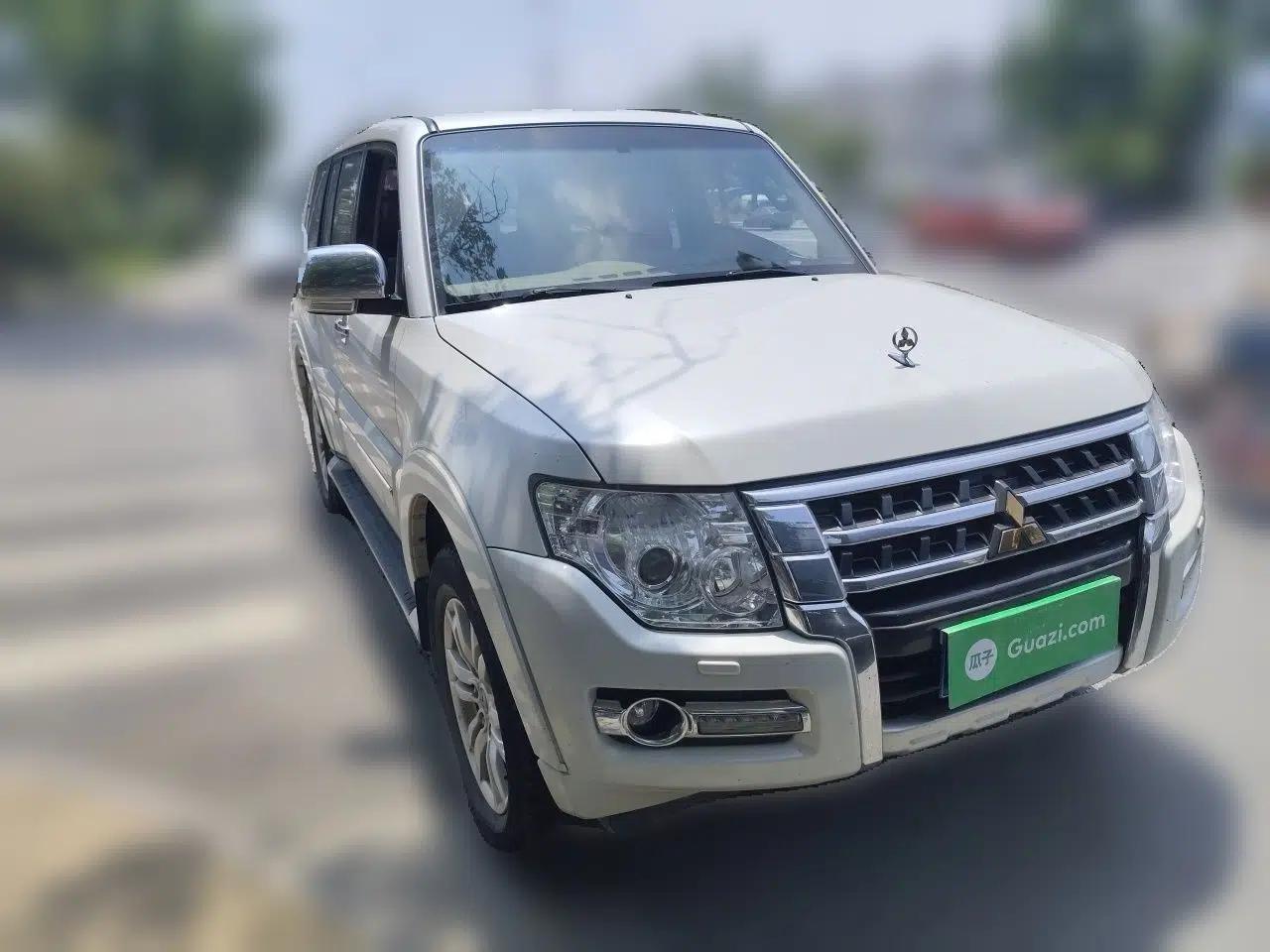 Mitsubishi Pajero 2018 Parallel Import, 3.8L Automatic, with Sunroof, 7-Seater — миниатюра 3