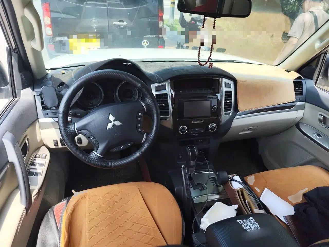 Mitsubishi Pajero 2018 Parallel Import, 3.8L Automatic, with Sunroof, 7-Seater — миниатюра 9