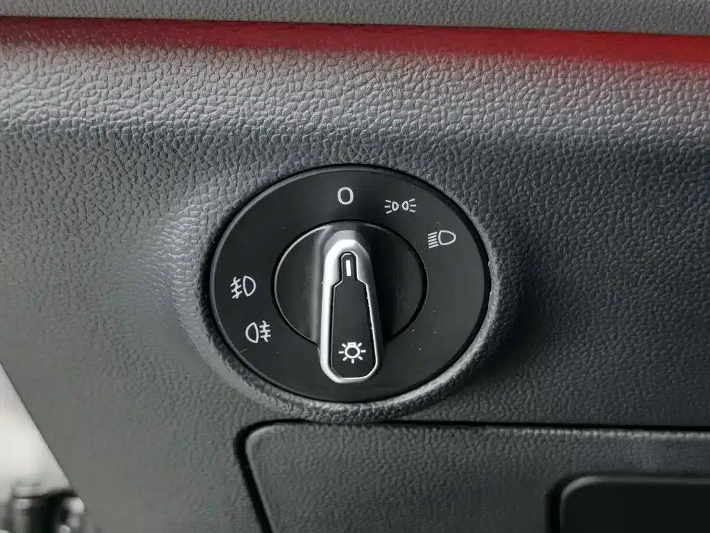 2021 Volkswagen Sagitar 280TSI DSG Super Edition — миниатюра 21