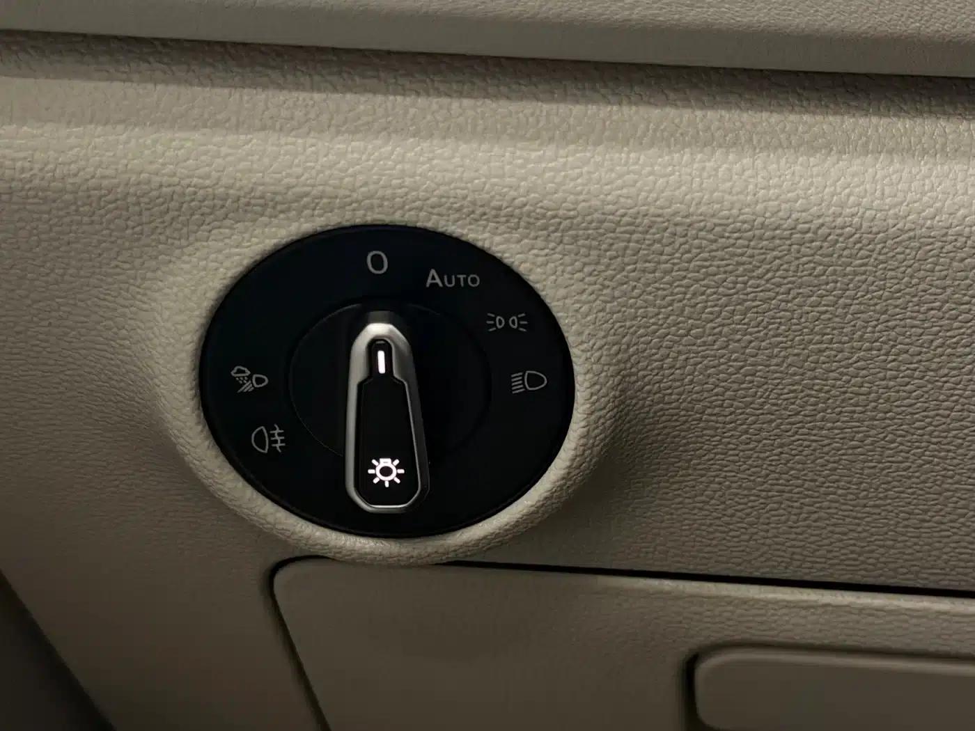 2023 Volkswagen Sagitar 280TSI DSG Super Edition — миниатюра 8