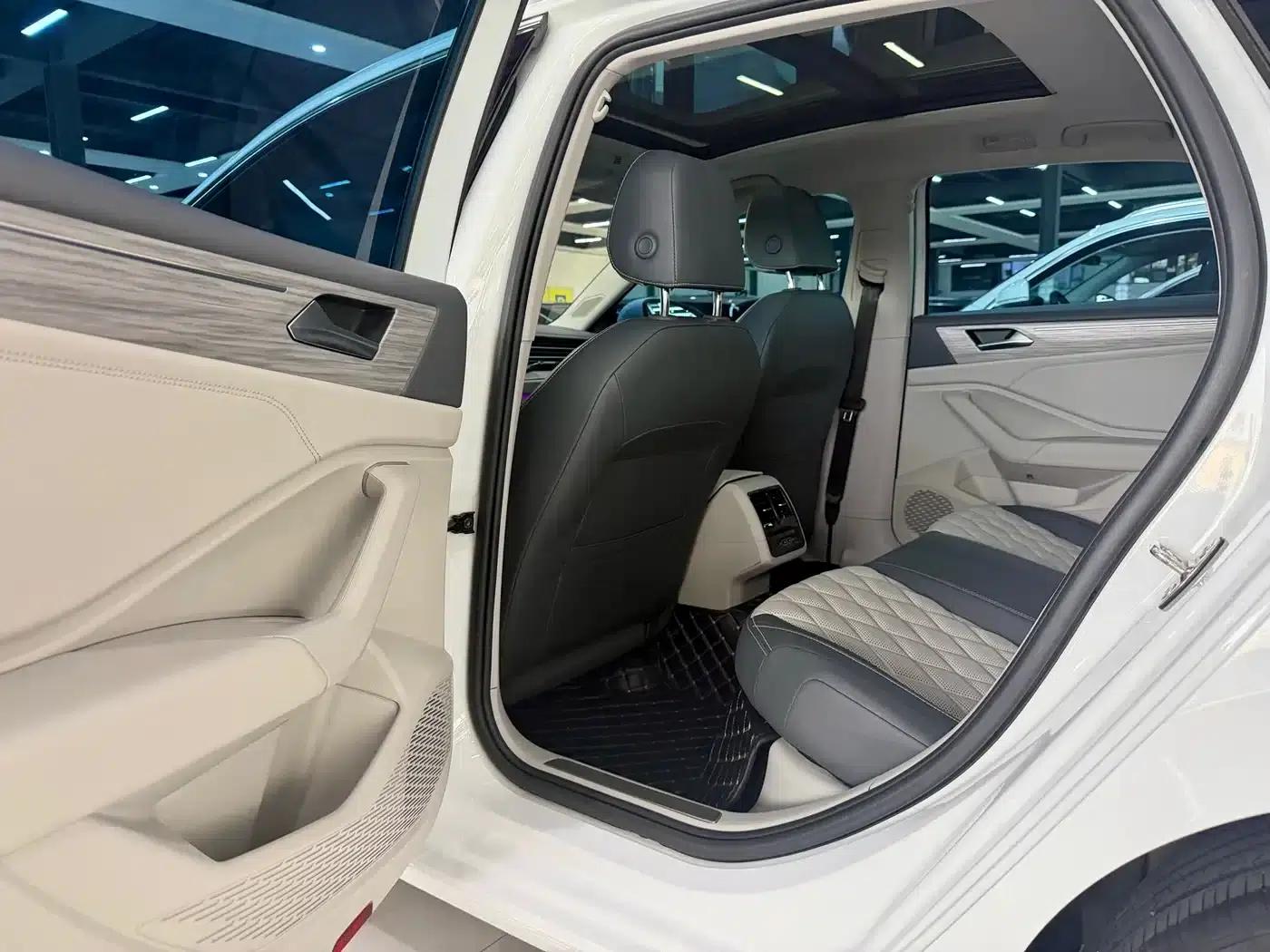 2023 Volkswagen Sagitar 280TSI DSG Super Edition — миниатюра 5