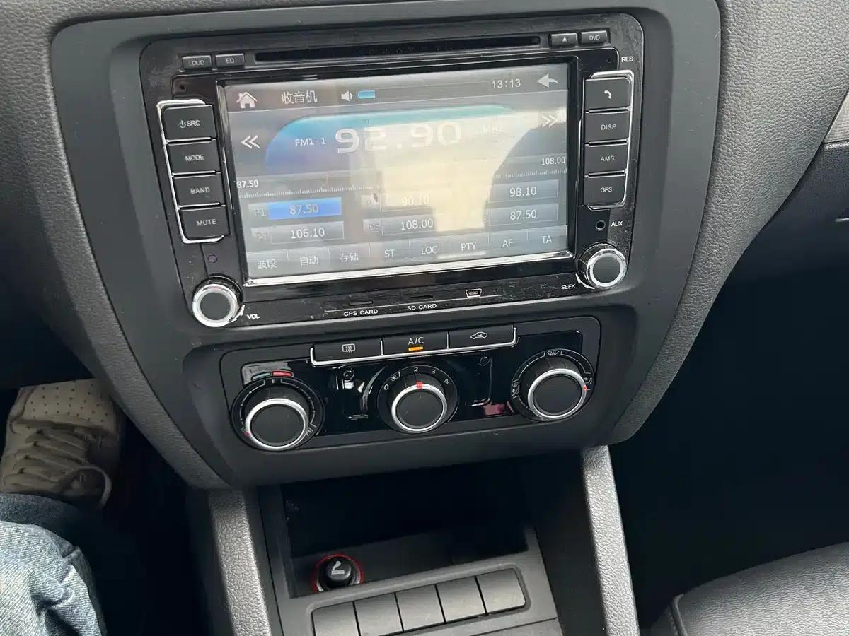 2014 Volkswagen Sagitar 1.6L Manual Comfort Edition — миниатюра 8