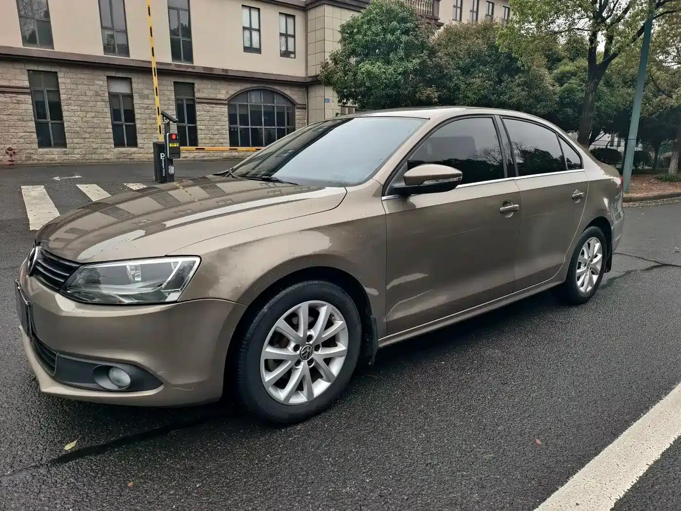 2014 Volkswagen Sagitar Facelift 1.6L Manual Comfort Model — миниатюра 1