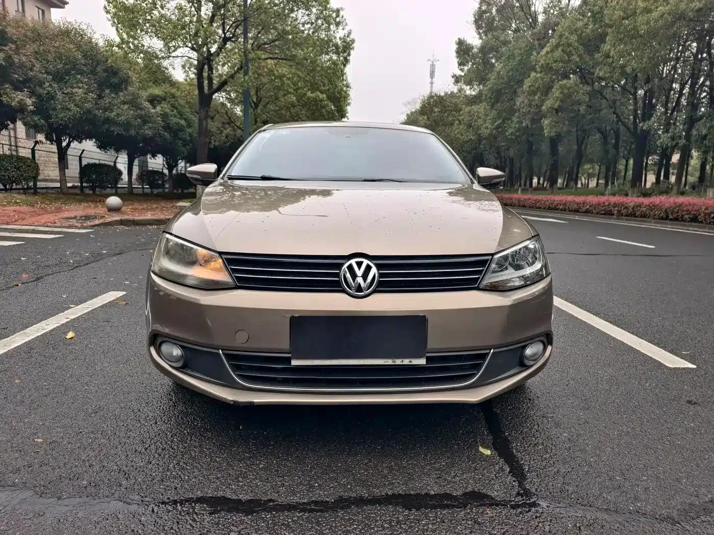 2014 Volkswagen Sagitar Facelift 1.6L Manual Comfort Model — миниатюра 2