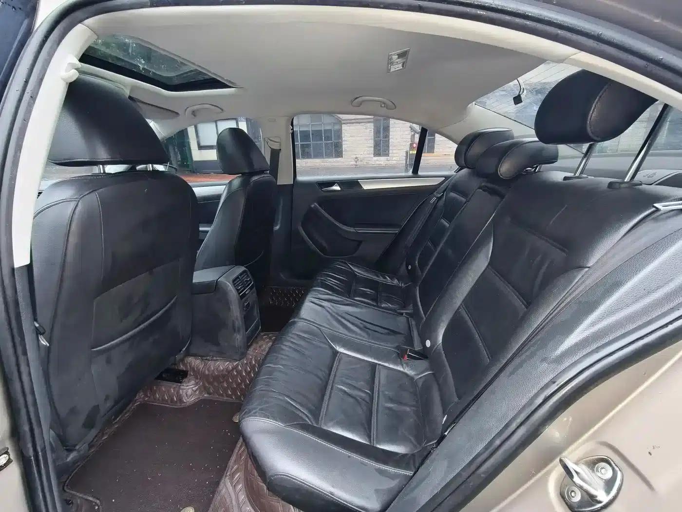 2014 Volkswagen Sagitar Facelift 1.6L Manual Comfort Model — миниатюра 4