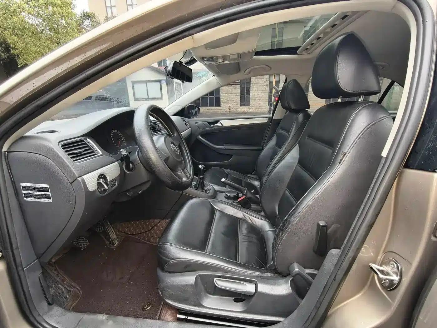 2014 Volkswagen Sagitar Facelift 1.6L Manual Comfort Model — миниатюра 5