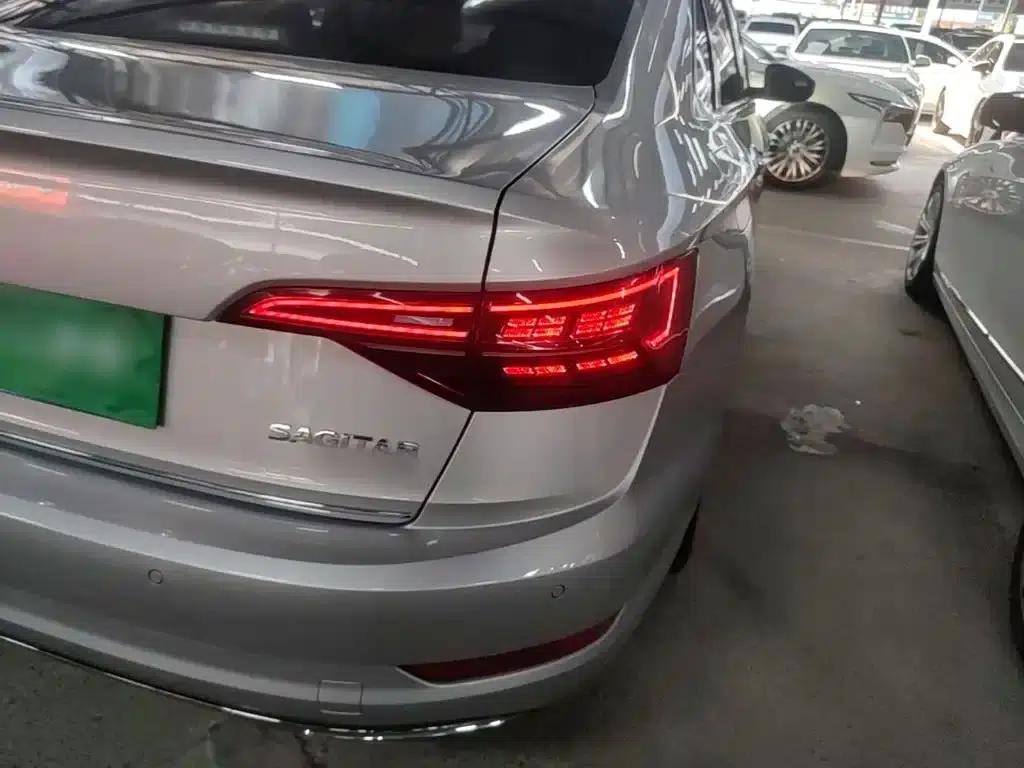 2021 Volkswagen Sagitar 280TSI DSG Luxury Intelligent Edition — миниатюра 8