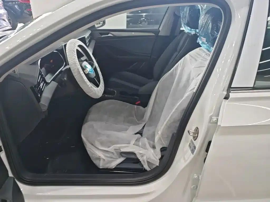 2025 Volkswagen Sagitar Facelift 200TSI DSG Flying Edition — миниатюра 15