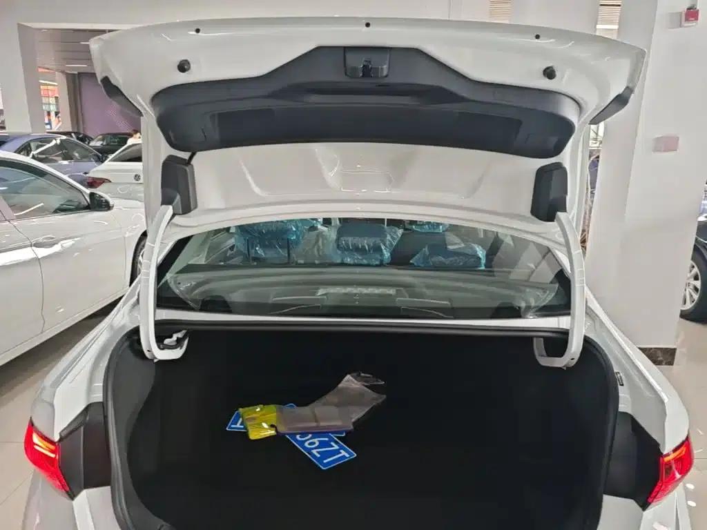 2025 Volkswagen Sagitar Facelift 200TSI DSG Flying Edition — миниатюра 19