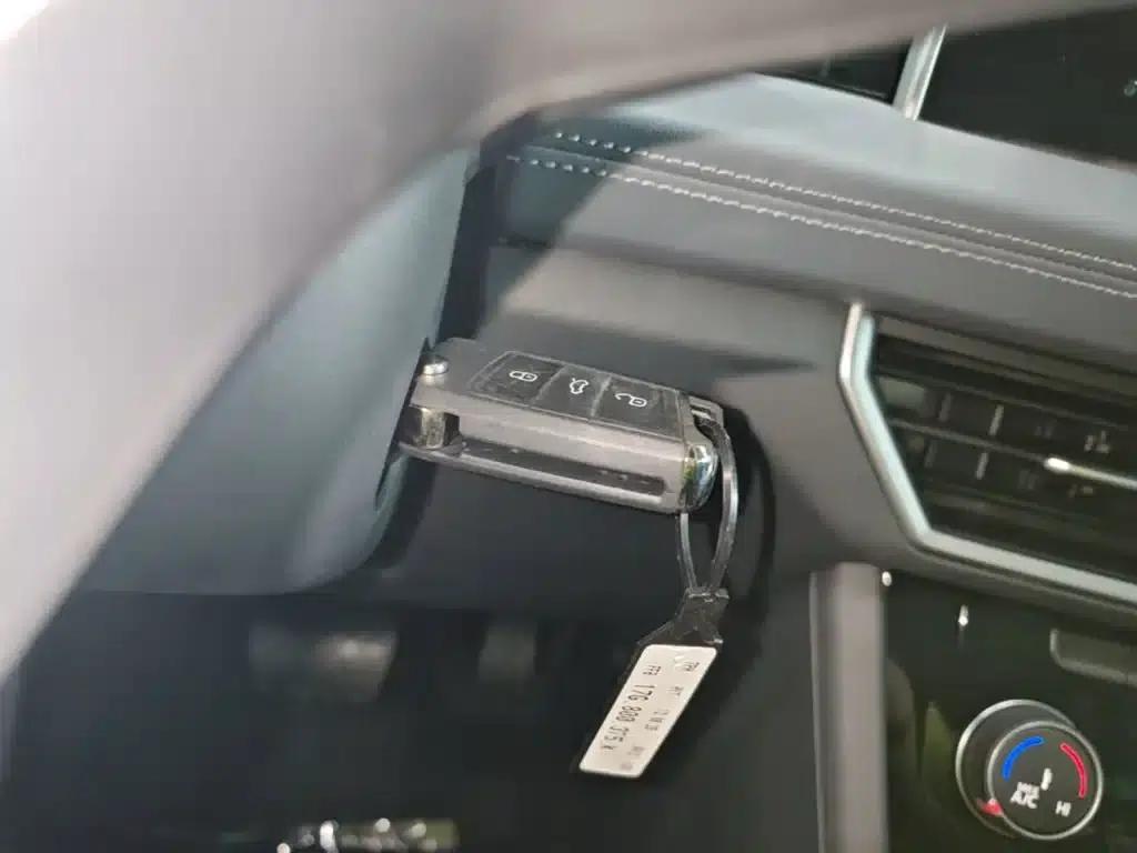 2025 Volkswagen Sagitar Facelift 200TSI DSG Flying Edition — миниатюра 9