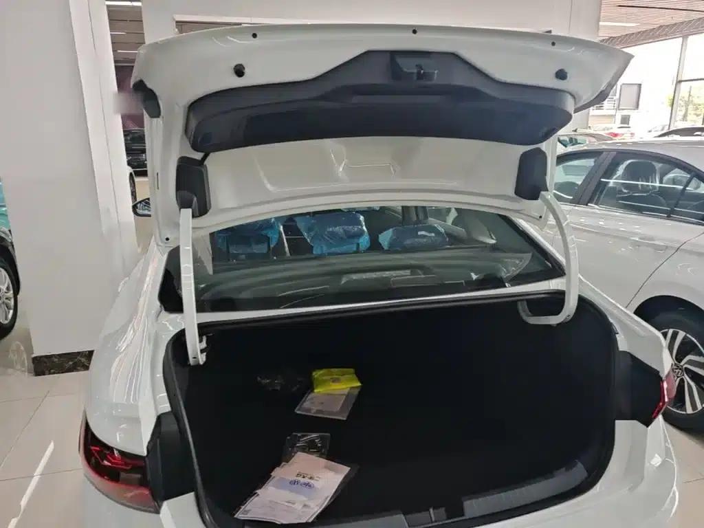 2025 Volkswagen Sagitar Facelift 200TSI DSG Flying Edition — миниатюра 19