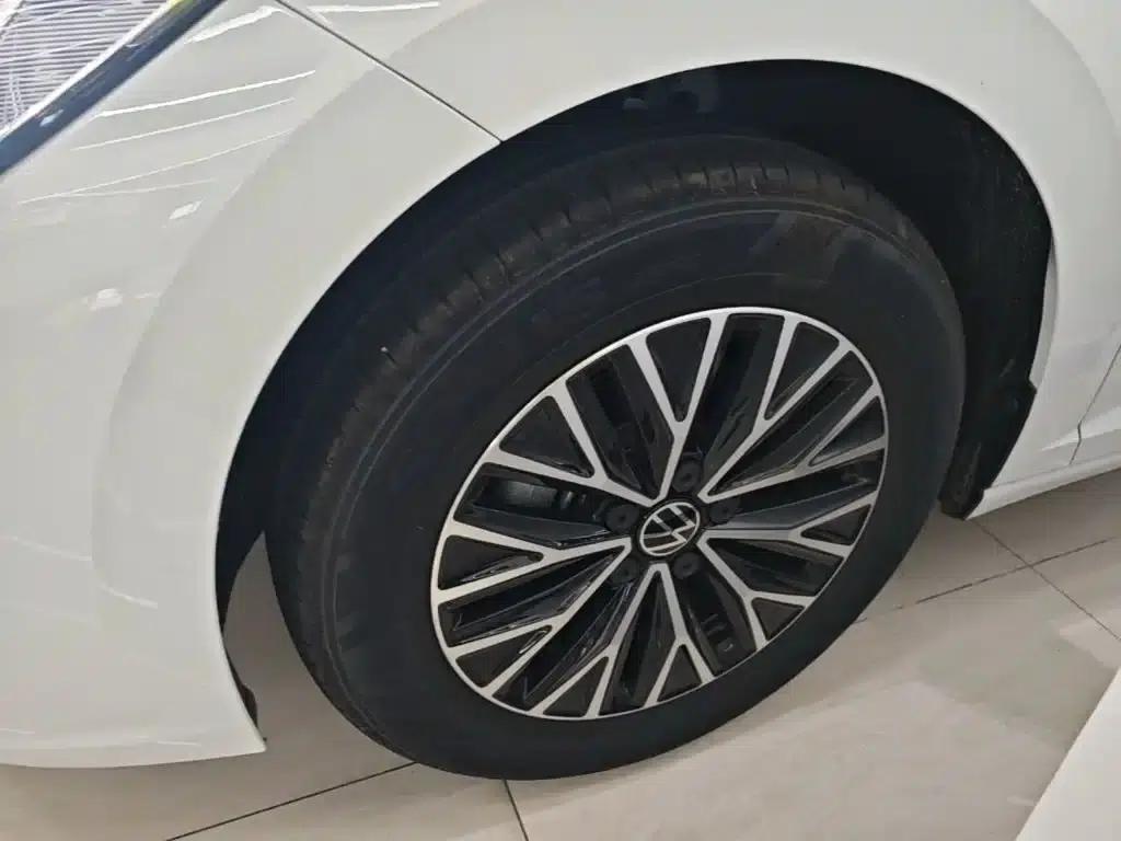 2025 Volkswagen Sagitar Facelift 200TSI DSG Flying Edition — миниатюра 23