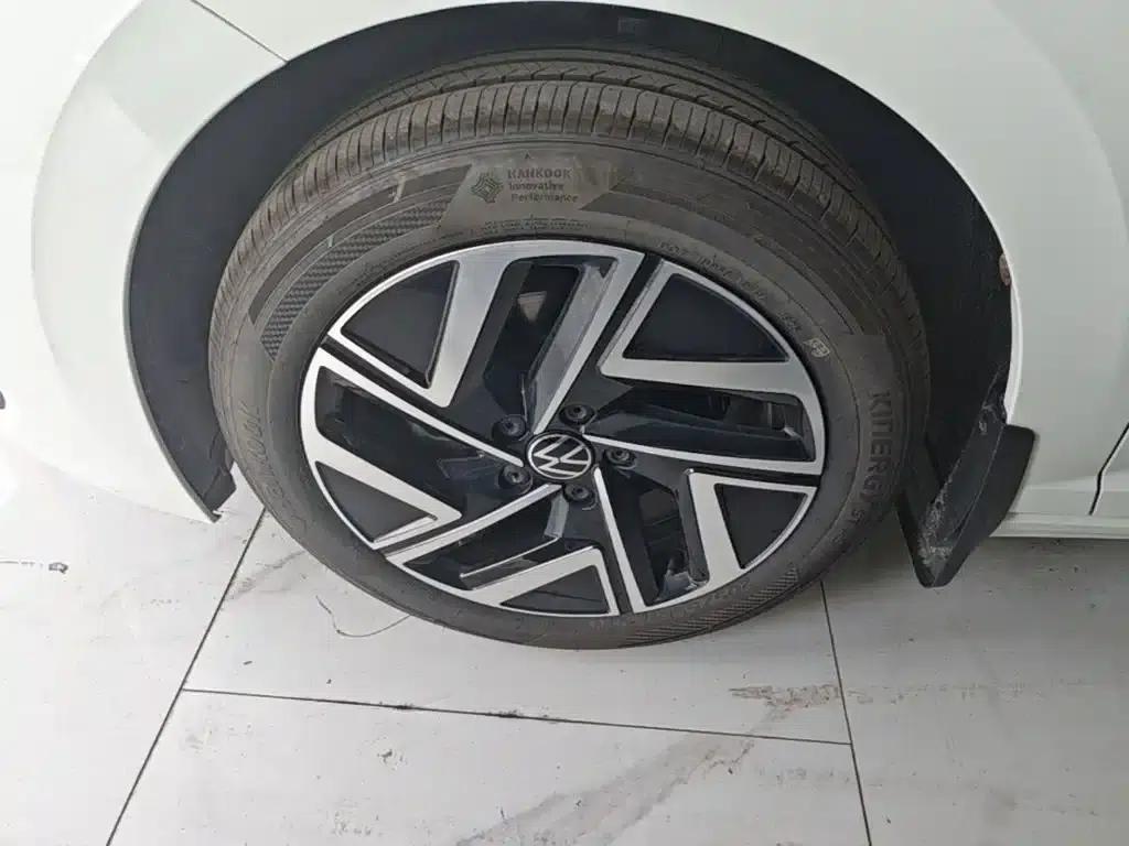 2025 Volkswagen Sagitar Facelift 300TSI DSG Flying Edition — миниатюра 23