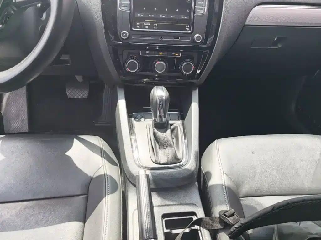 2017 Volkswagen Sagitar 1.6L Automatic Comfort Edition — миниатюра 14