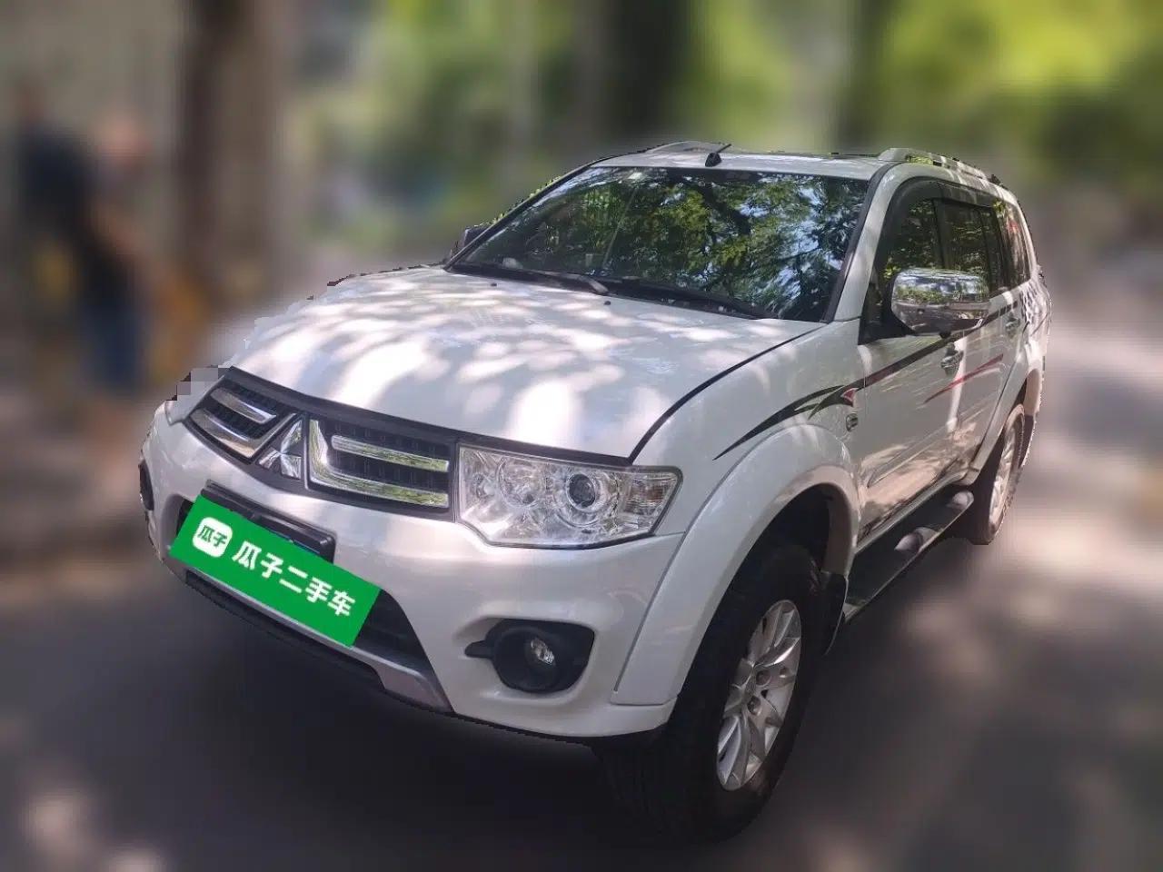 Mitsubishi Pajero Sport 2013 3.0L Automatic 4x4 Flagship Edition — миниатюра 1