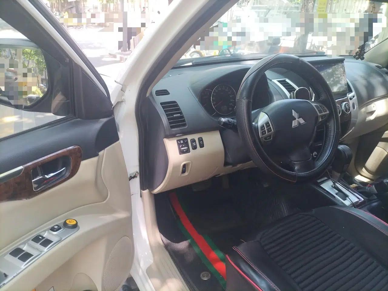 Mitsubishi Pajero Sport 2013 3.0L Automatic 4x4 Flagship Edition — миниатюра 16