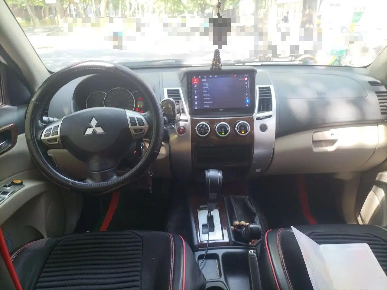 Mitsubishi Pajero Sport 2013 3.0L Automatic 4x4 Flagship Edition — миниатюра 9