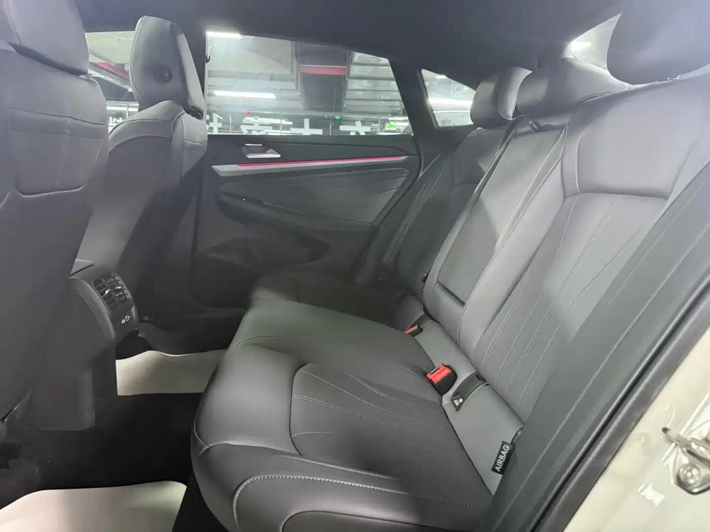 Lamando 2026 Model, Lamando L GTS 380TSI Lingfeng Millionth Anniversary Edition — миниатюра 8