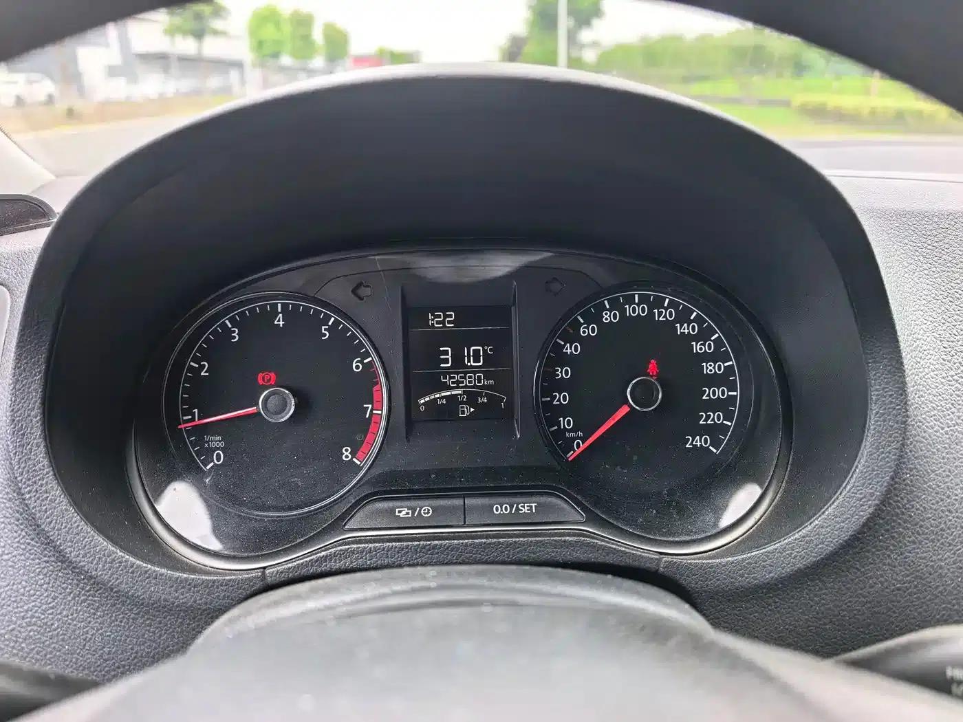 2014 Polo 1.4L Manual Fashion Edition — миниатюра 6