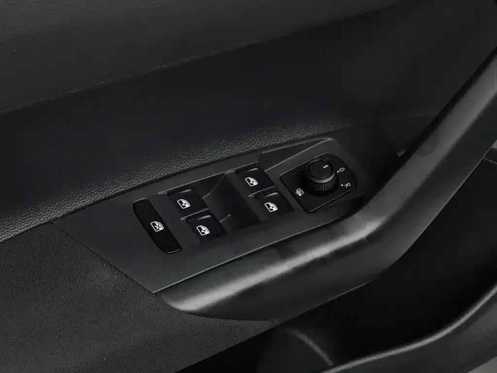 2023 Polo Facelift Plus 1.5L Automatic Enjoy Life Edition — миниатюра 9