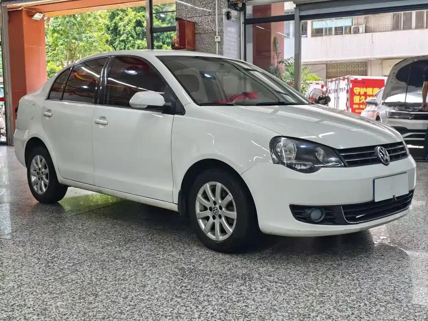 2011 Polo 1.4L Automatic Premium Edition — миниатюра 3