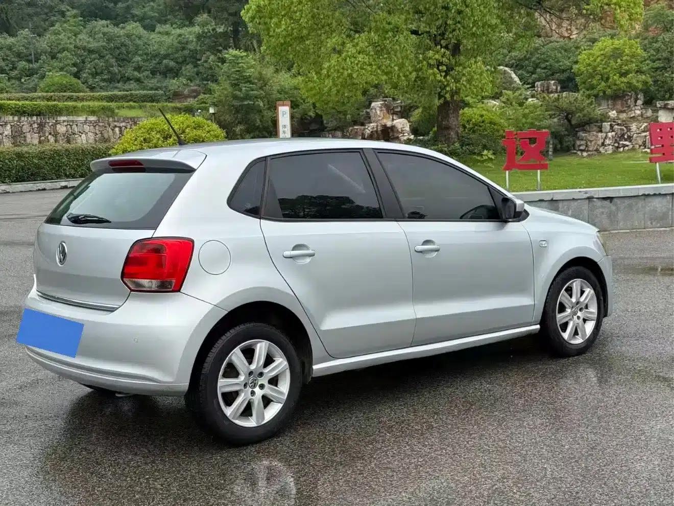 2013 Polo 1.4L Automatic Luxury Edition — миниатюра 4