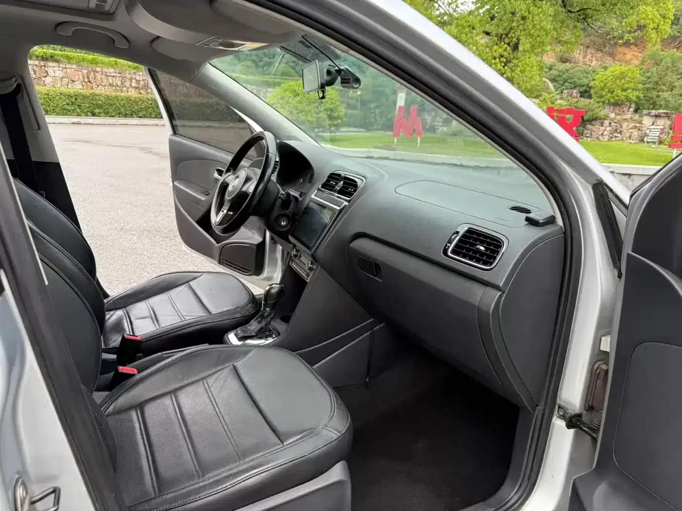 2013 Polo 1.4L Automatic Luxury Edition — миниатюра 9