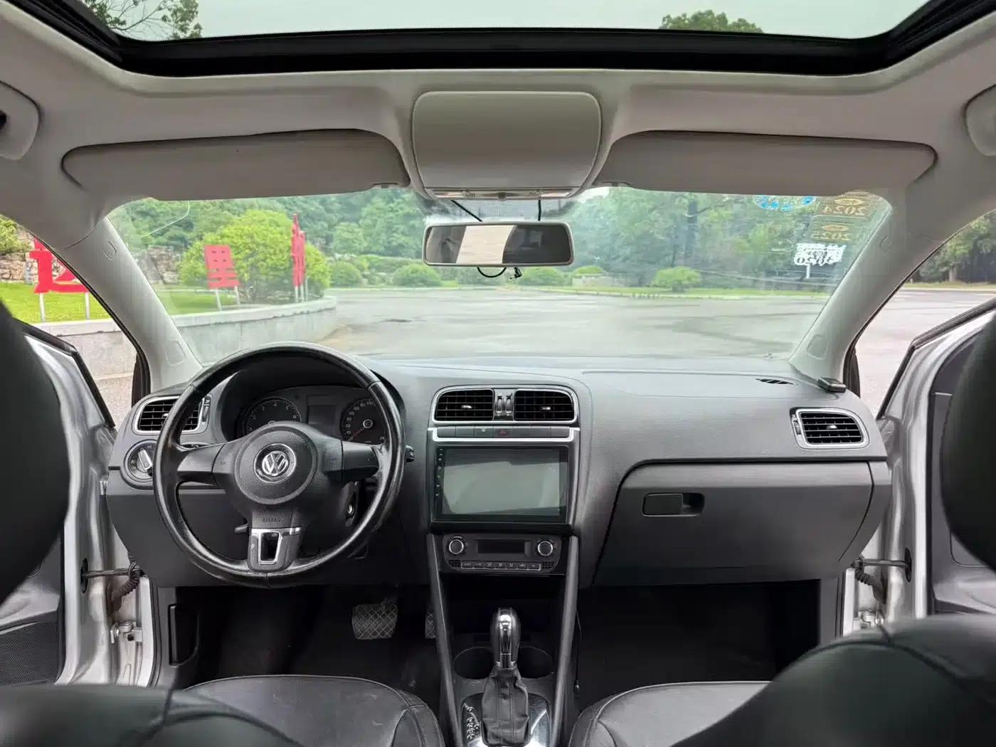 2013 Polo 1.4L Automatic Luxury Edition — миниатюра 10