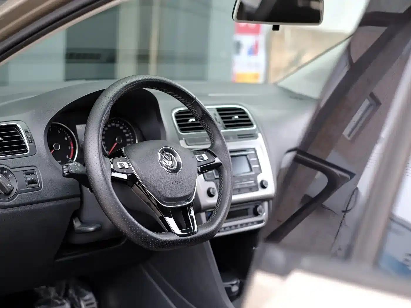 2014 Polo 1.6L Cross Polo Automatic — миниатюра 22